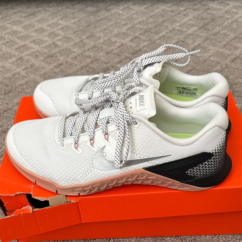 Women’s Nike Metcon 4 Size 9.5 - Picture 5 of 8